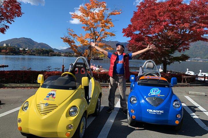 Cute & Fun E-Car tour following guide around Lake Kawaguchiko