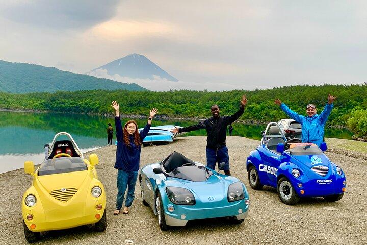Cute & Fun E-Car tour following guide around Lake Kawaguchiko