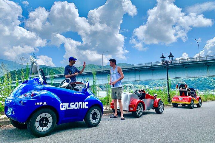Cute & Fun E-Car tour following guide around Lake Kawaguchiko
