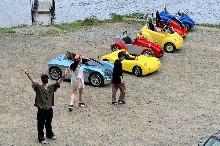 Cute & Fun E-Car tour following guide around Lake Kawaguchiko