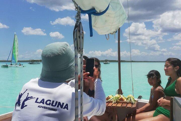 Sailboat tour across the seven colors lagoon in Bacalar