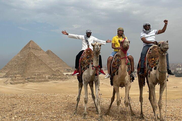 Full-Day Private Tour to Giza Pyramids and Cairo Museums