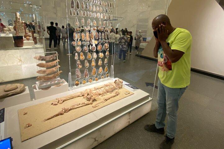 Full-Day Private Tour to Giza Pyramids and Cairo Museums
