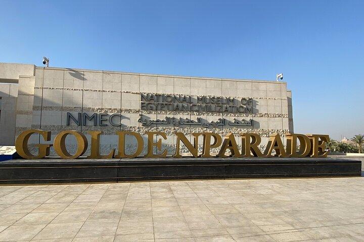 Full-Day Private Tour to Giza Pyramids and Cairo Museums