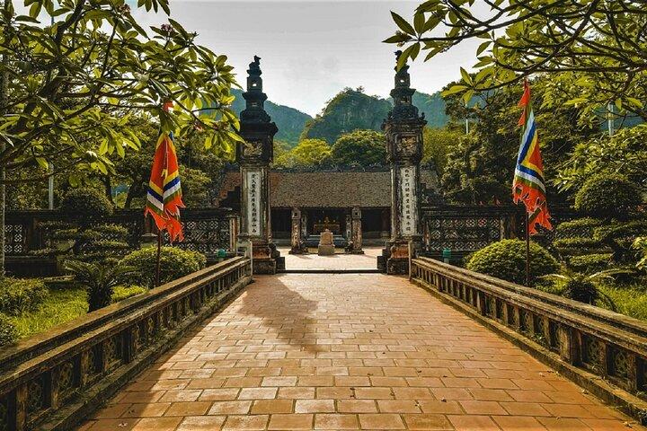 Ninh Binh: The best of Hoa Lu, Hang Mua Hiking, Tam Coc Boat Tour