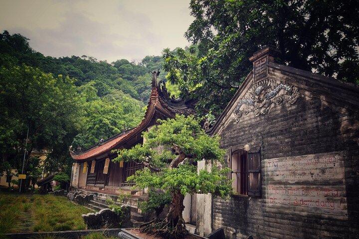 Duong Lam ancient village - Thay Pagoda - Van Phúc silk