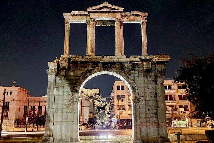Night Tour of the City of Athens with Guide in Spanish