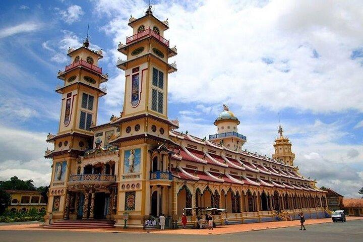 Private Tour: Cu Chi Tunnels and Cao Dai Temple