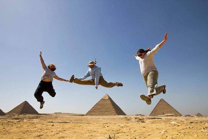 Taxi from the airport to The pyramids of Giza