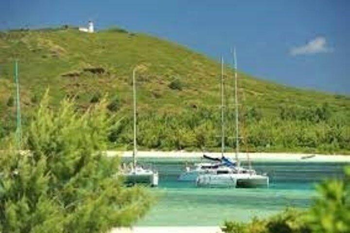Catamaran, BBQ, Ile Gabriel , Ile Plate ,Coin de Mire