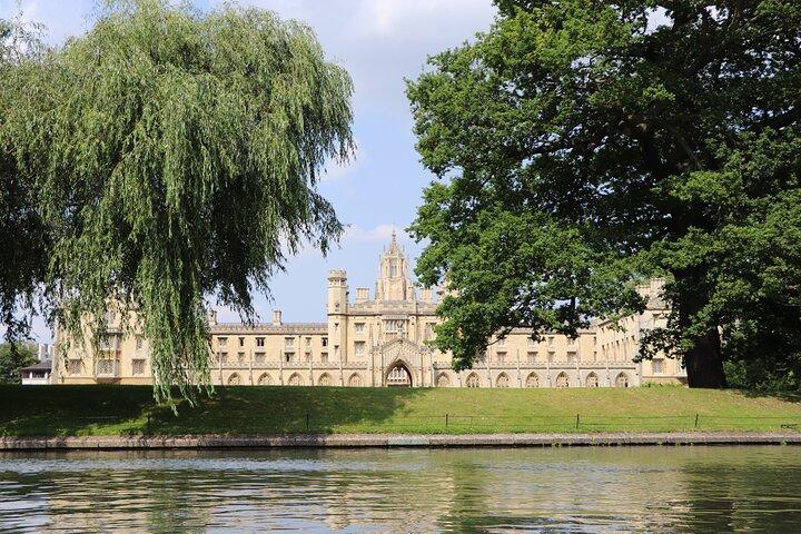 Shared Chauffeured Punt Tour