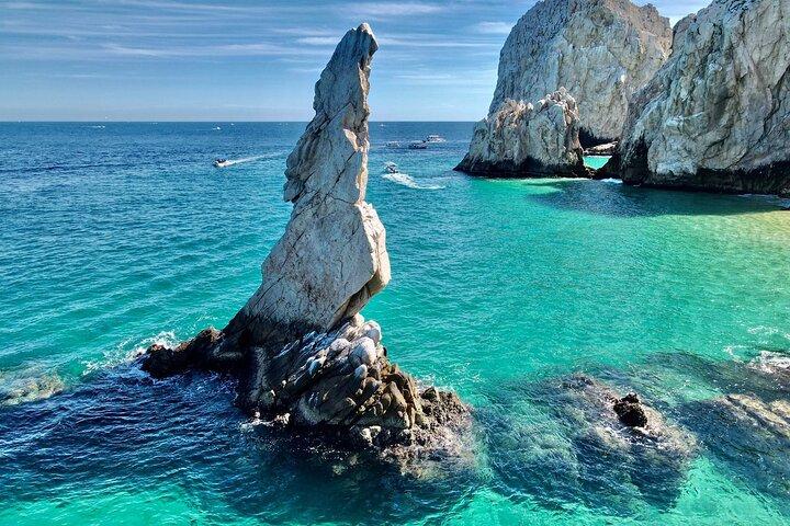 Boat Ride to the Arch with Snorkeling in Cabo
