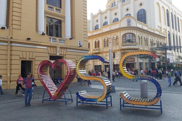 FullDay San Salvador City Tour+ puerta del diablo & rainbow slide