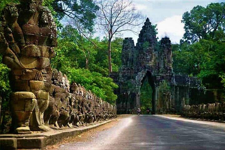 Discover Cambodia 8 Days from Siem Reap to Kratie and Phnom Penh