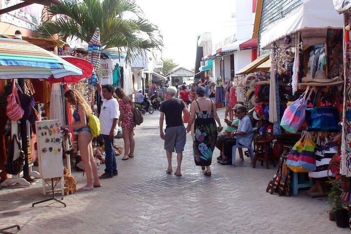 Sailing and snorkeling on a luxury catamaran to Isla Mujeres
