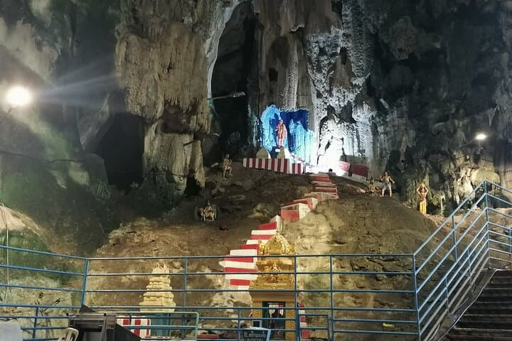 Fireflies Tour and Batu Cave Visit with Boat Ride and Seafood Dinner