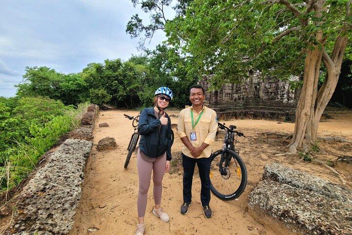 Angkor Wat Bike Tour with Lunch Included