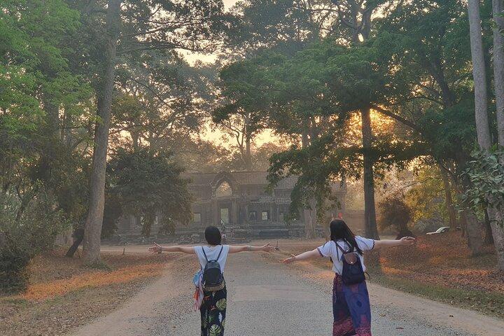Private Angkor Sunrise & Major Temples Tour by English Speaking SUV Car Driver