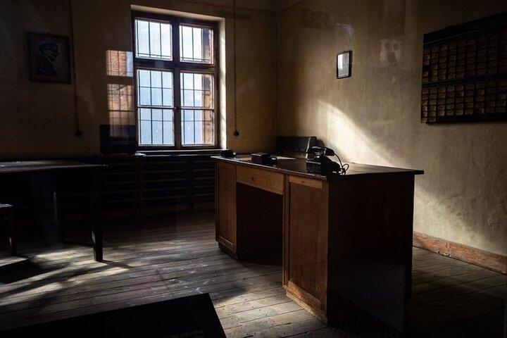 Auschwitz Birkenau Tour with Pickup and Lunch