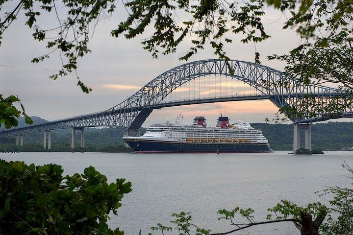 Miraflores Canal Locks and Casco Viejo walking all inclusive tour