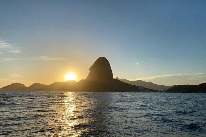 Rio de Janeiro: Speedboat Tour with Sunset and Beer!