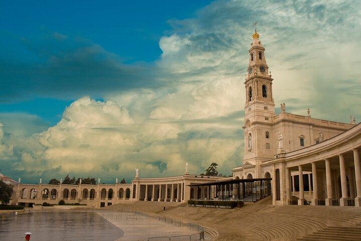 Fátima, Nazaré and Óbidos Small Group Full-Day Tour from Lisbon