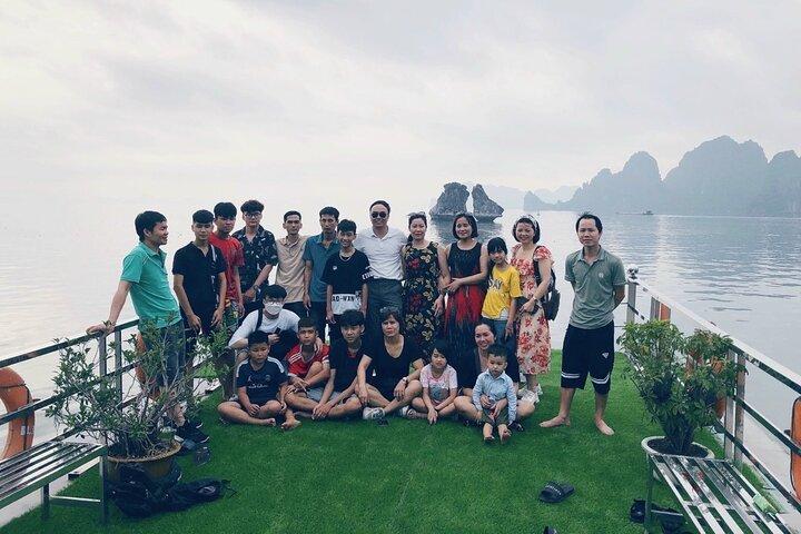 Ha Long Bay 1 Day 6 hour-Cruise with kayaking, Cave visiting & Swimming