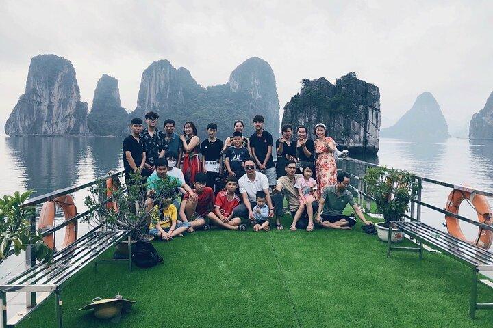 Ha Long Bay 1 Day 6 hour-Cruise with kayaking, Cave visiting & Swimming