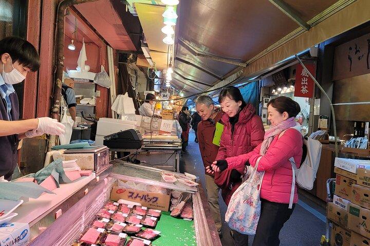 Breakfast at Tsukiji Fish Market Tour