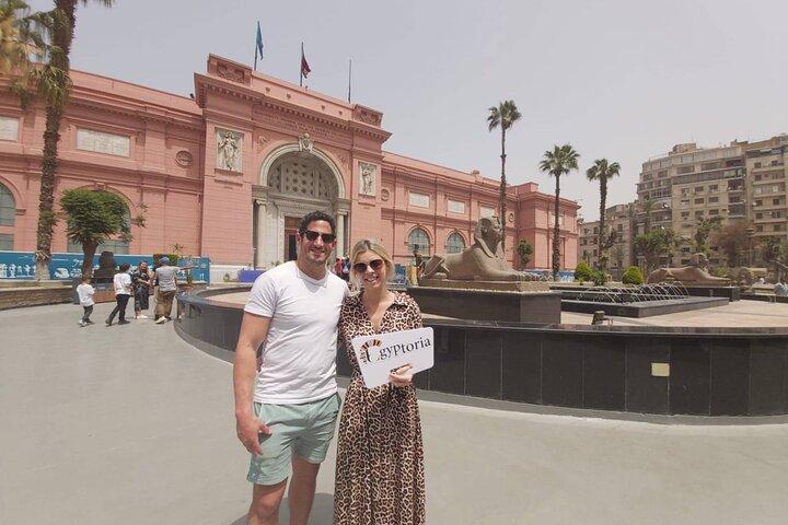 Pyramids of Giza, Sphinx and Egyptian Museum Day Tour