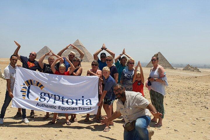 Pyramids of Giza, Sphinx and Egyptian Museum Day Tour