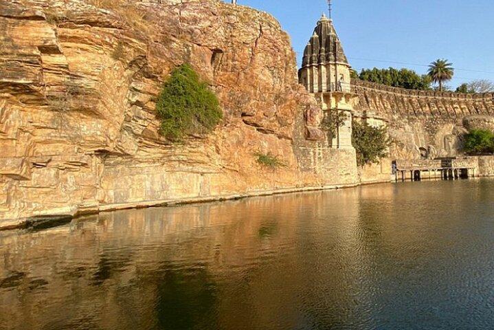 Visit Chittorgarh Fort with Pushkar Drop from Udaipur with Guide