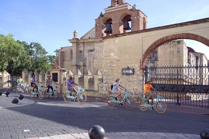 Santo Domingo: City Highlights Guided Bike Tour
