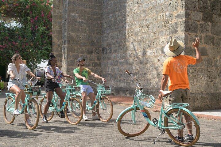 Santo Domingo: City Highlights Guided Bike Tour