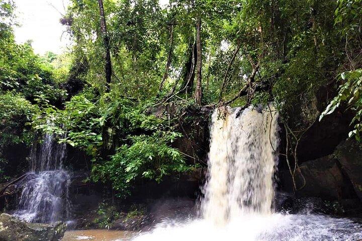 Kbal Spean Trekking Tour with Banteay Srei and Landmine Museum