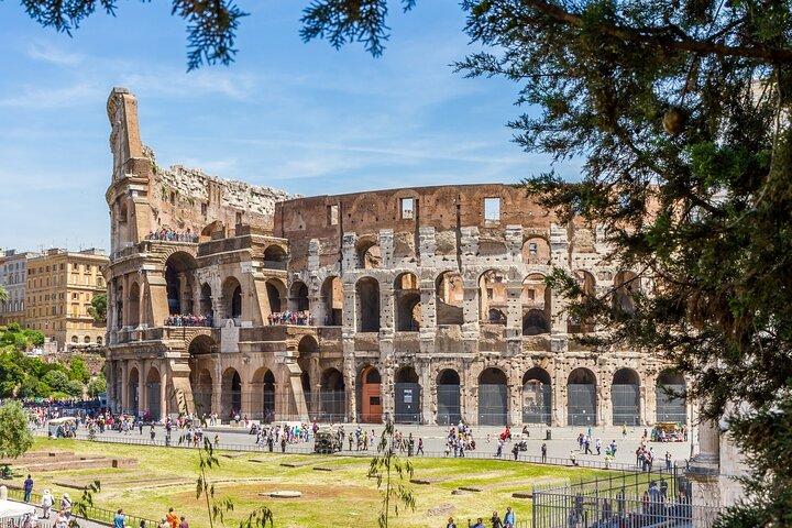 Rome: Colosseum Guided Tour with Roman Forum and Palatine Hill