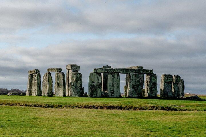 Private Tour to Stonehenge and Bath from London