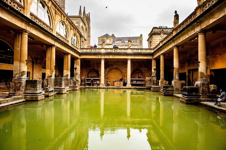 Private Tour to Stonehenge and Bath from London