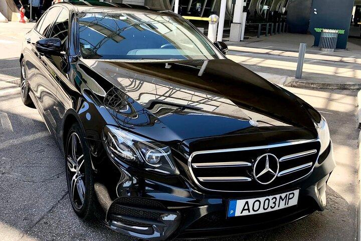 Private transfer from Lisbon to Porto with two Sightseeing stops