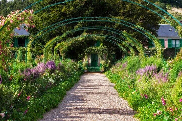 Half Day Trip: Paris to Giverny Monet's Gardens & House