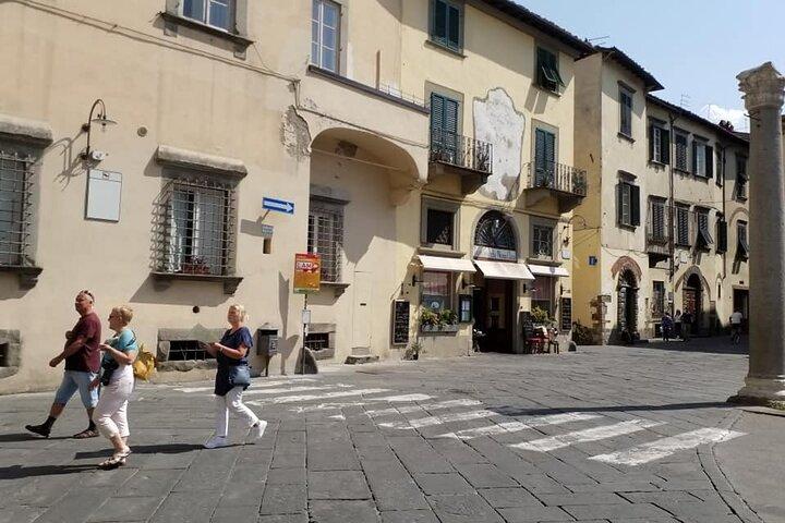 Walking tour of Lucca and its walls