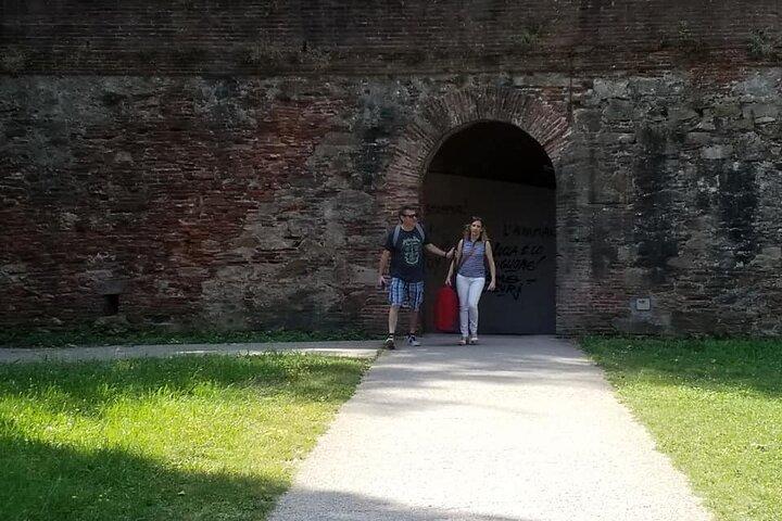 Walking tour of Lucca and its walls