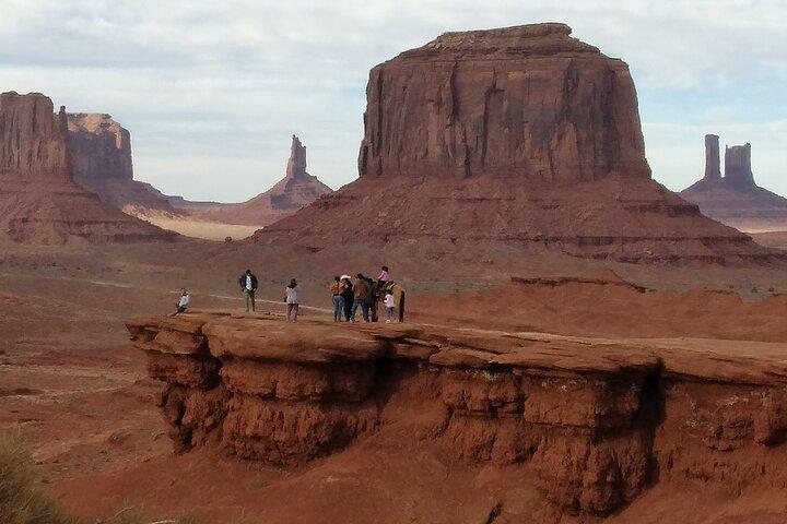 2.5 Hours Monument Valley Historical Sightseeing Tour by Jeep