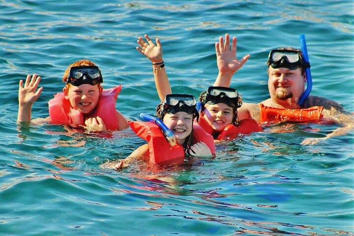 Snorkeling Tour with Open Bar & Lunch included