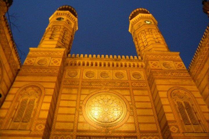 Past and Present of Budapest Jewish District Tour