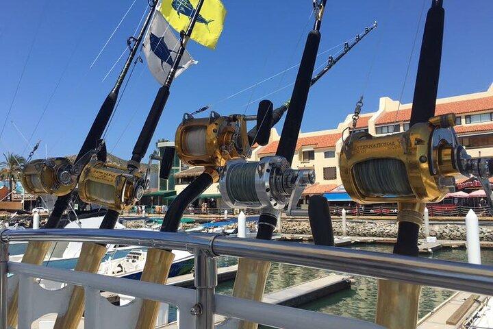 5-Hours Private Fishing Experience in Cruiser in Cabo San Lucas