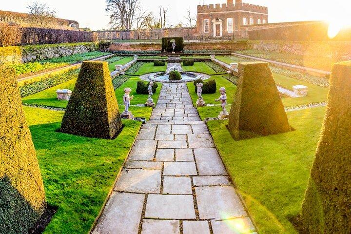 Hampton Court Walking Tour