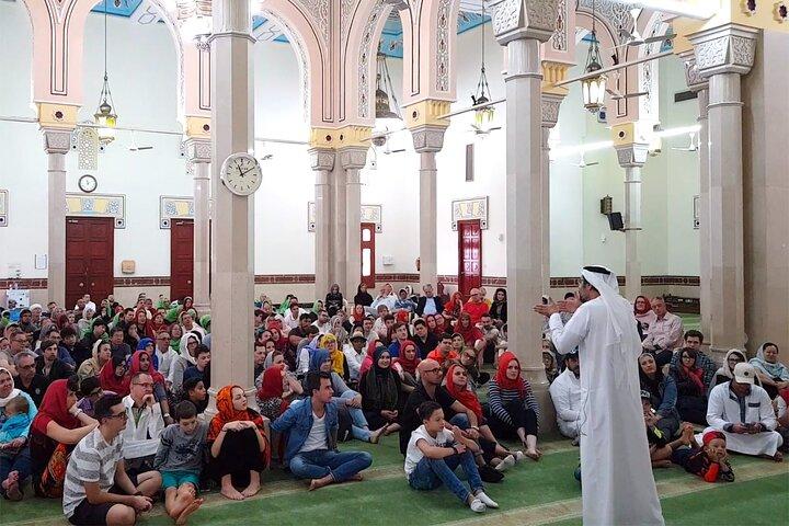 A Guided Tour To Quranic Park and Jumeirah Mosque With Transfer