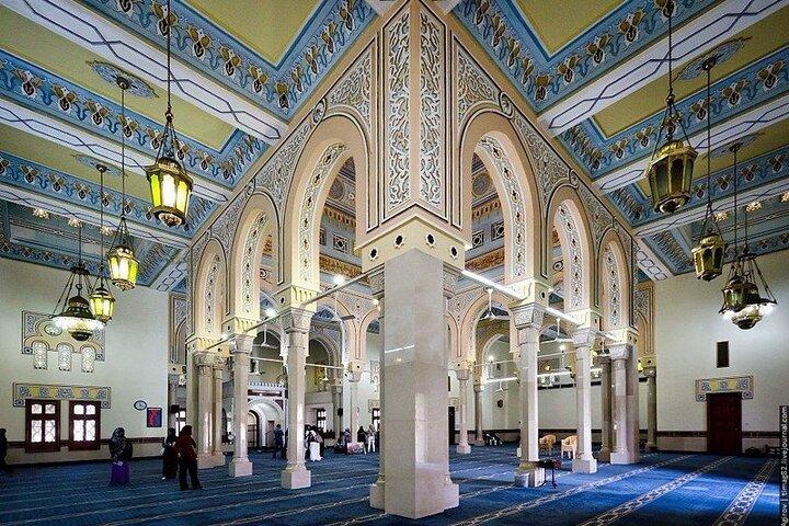 A Guided Tour To Quranic Park and Jumeirah Mosque With Transfer