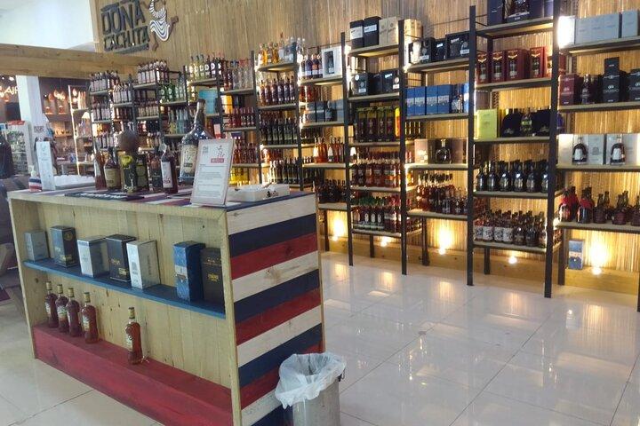 Guided Shopping Tour - Rum tasting, chocolate factory, Cigar factory